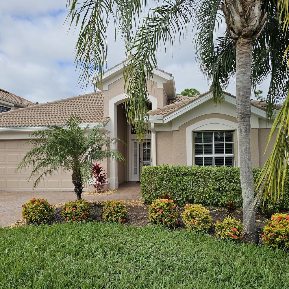 Stucco home exterior repainted by Renovari, painters serving Port Charlotte FL