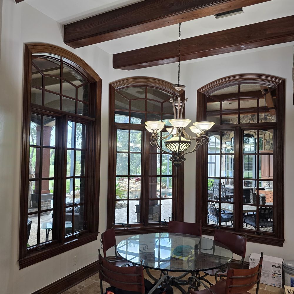 Breakfast room with walls and ceiling painted by Renovari